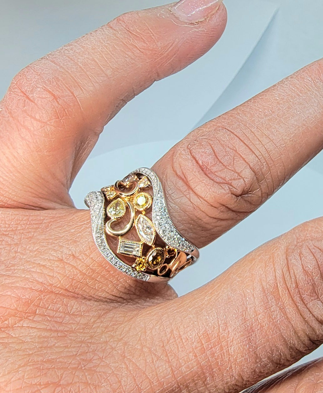 18k white and yellow gold ring with natural white and colored diamonds