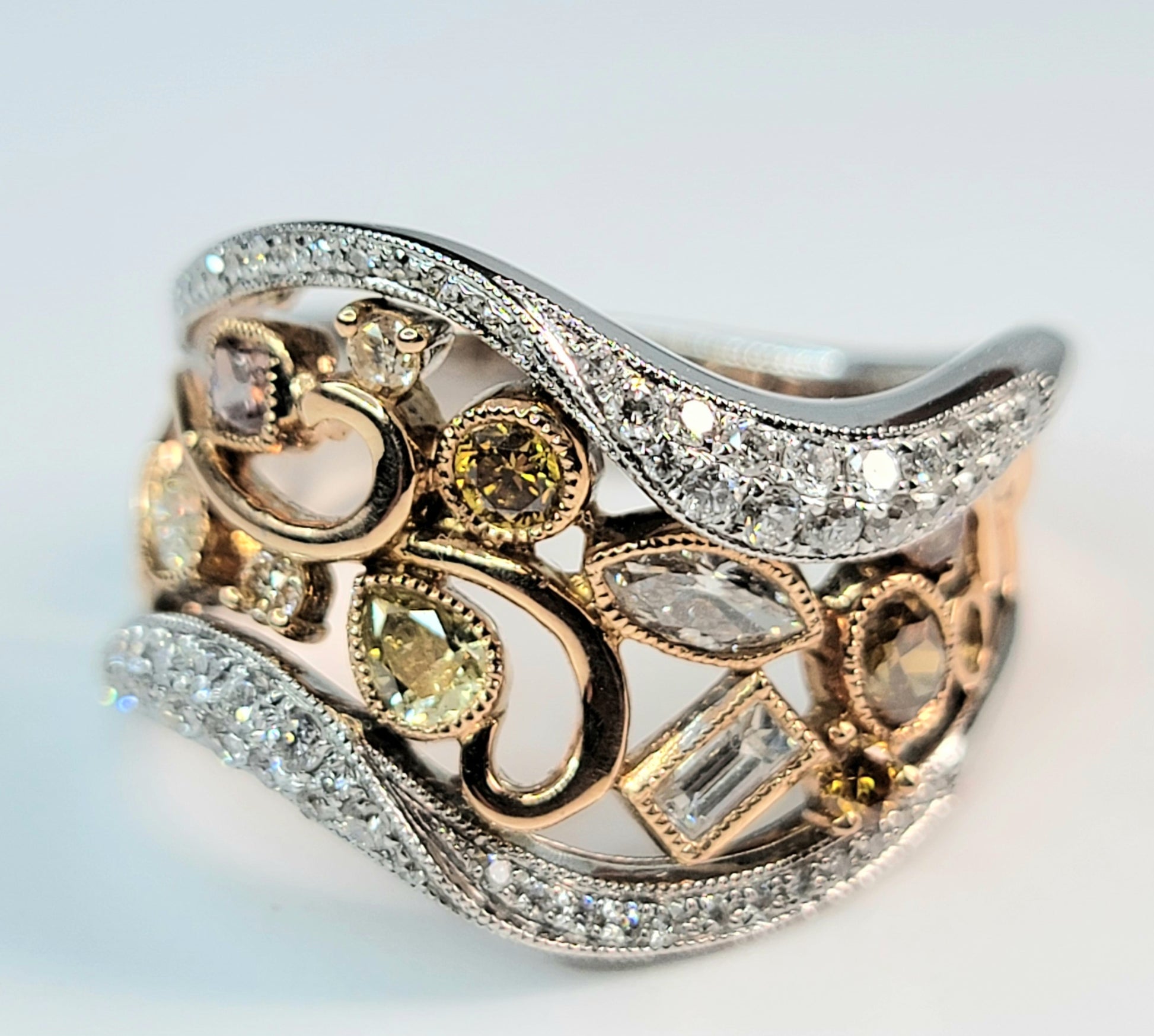 18k white and yellow gold ring with natural white and colored diamonds
